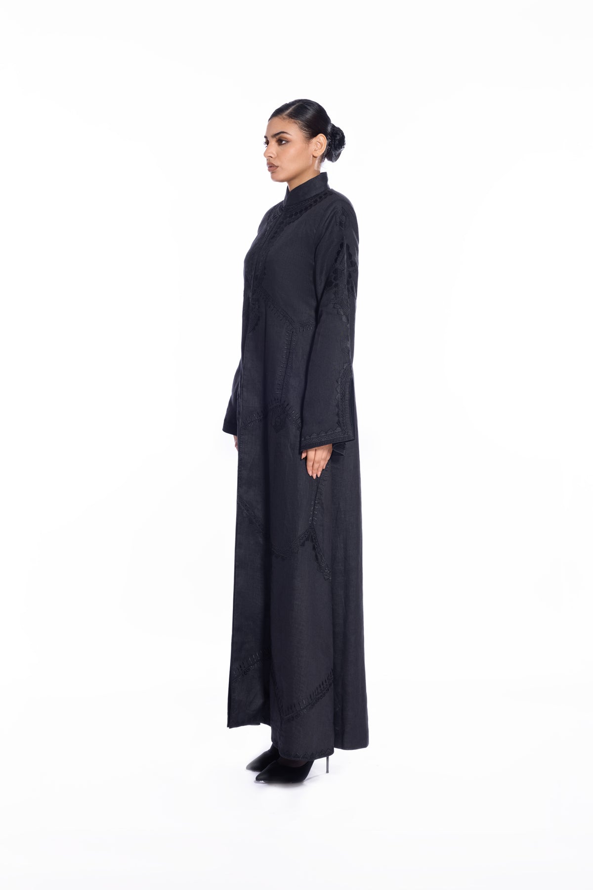 F011 black