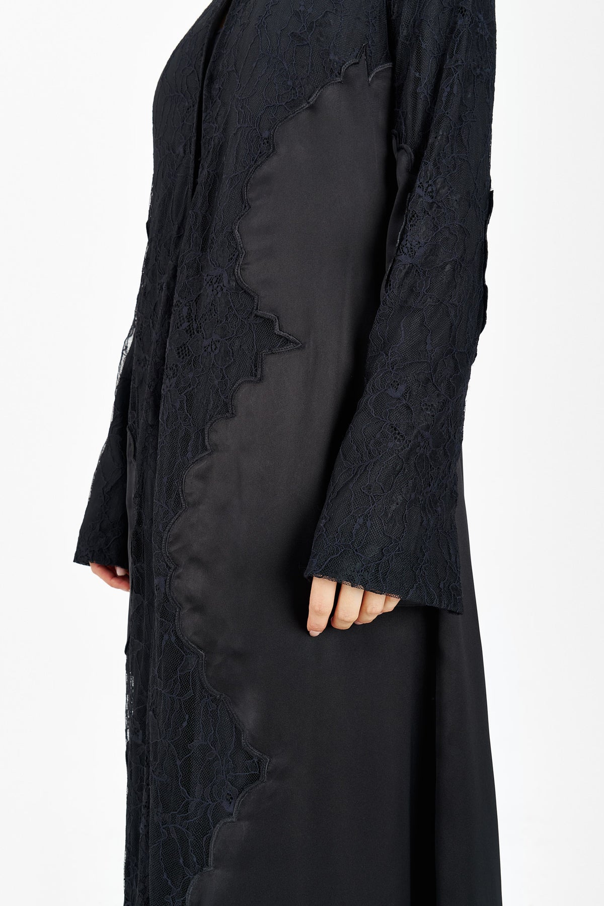 T008 black