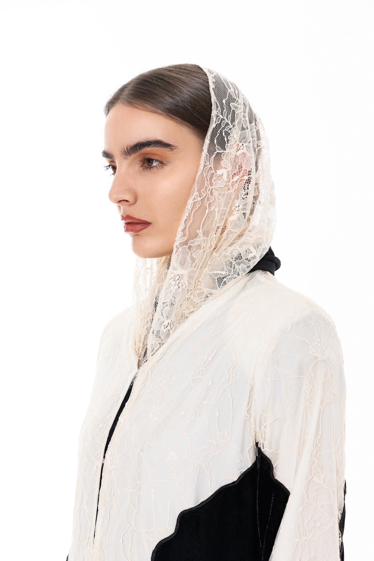 F005 white