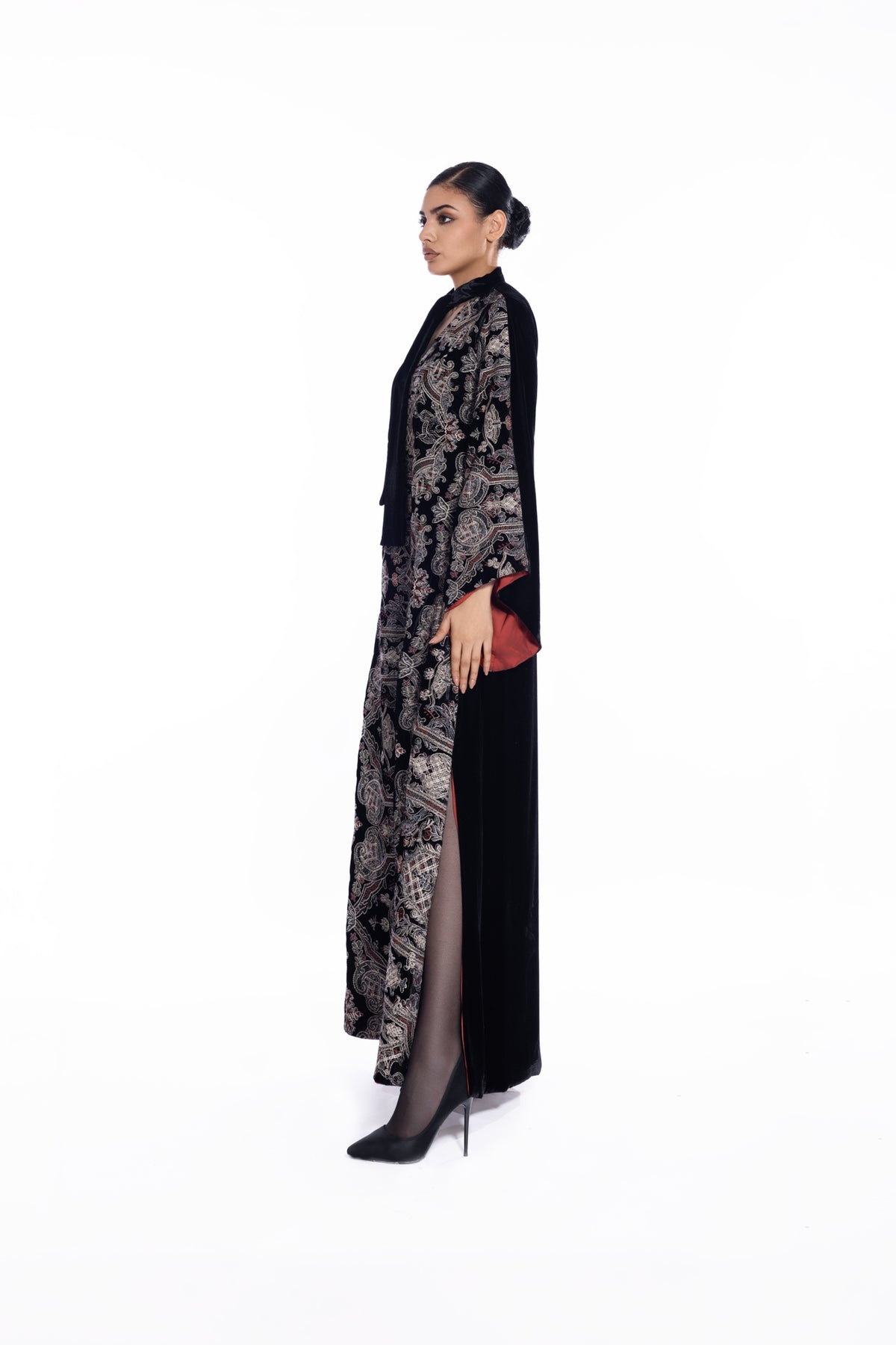 T077 black