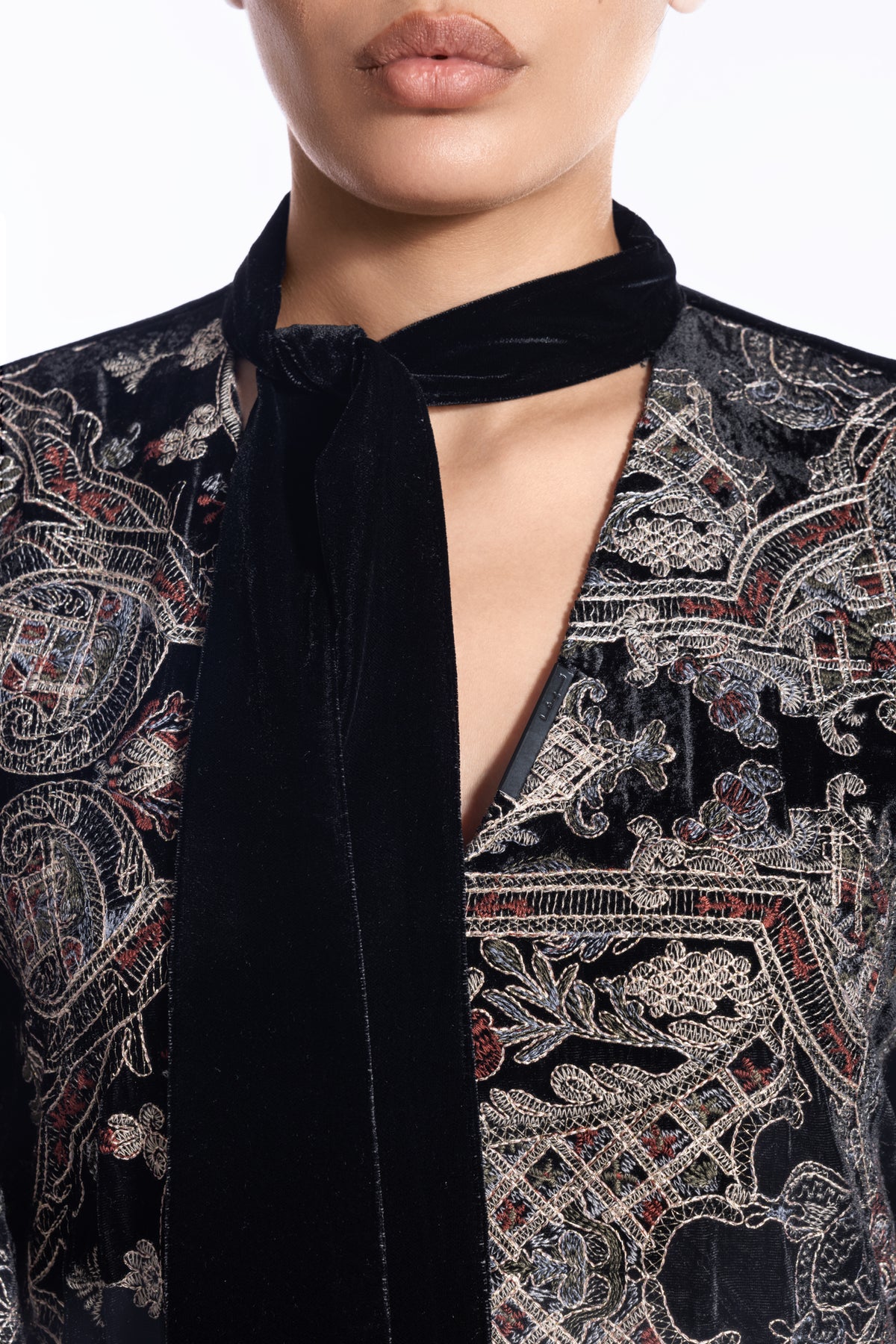 T077 black