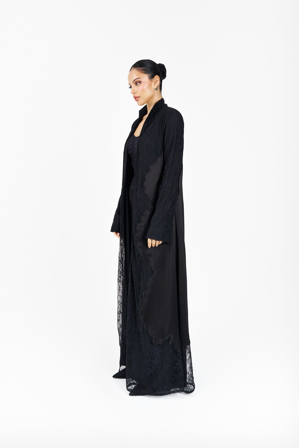 T008 black