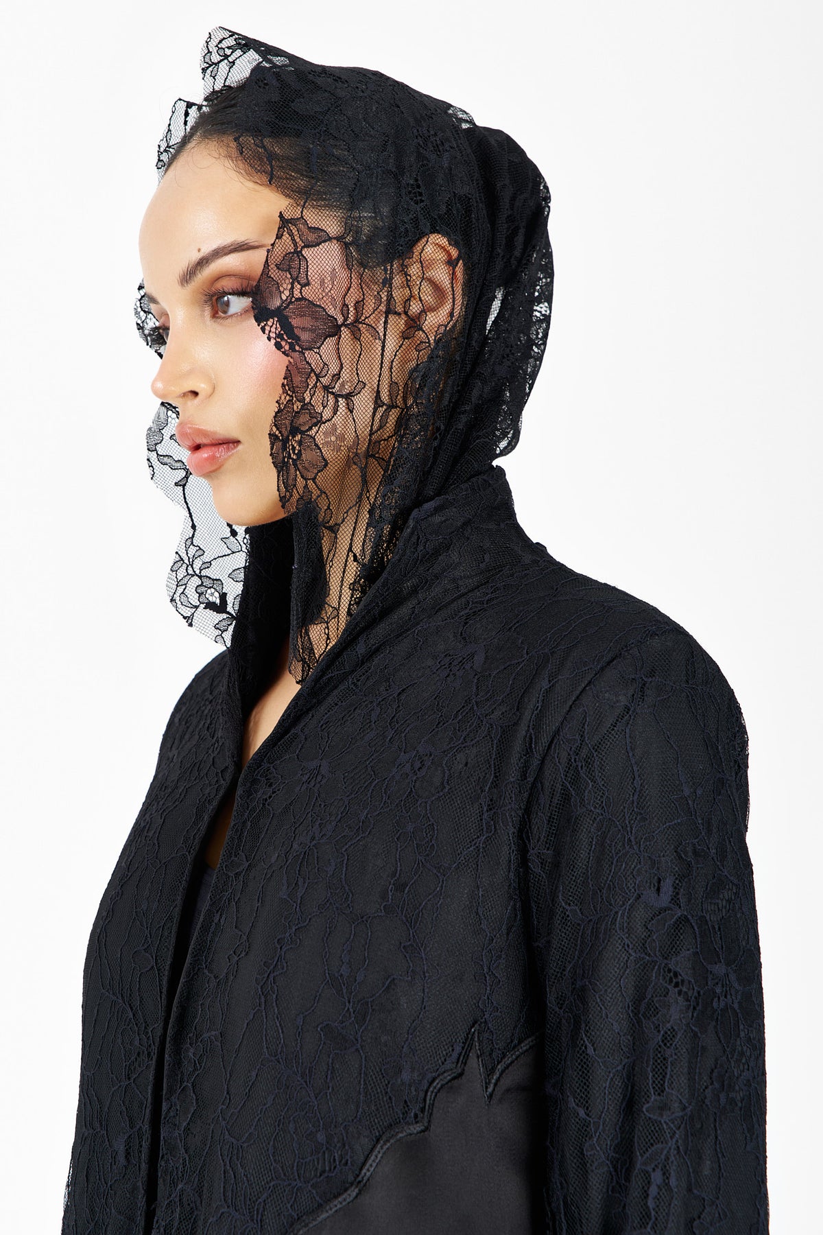 T008 black