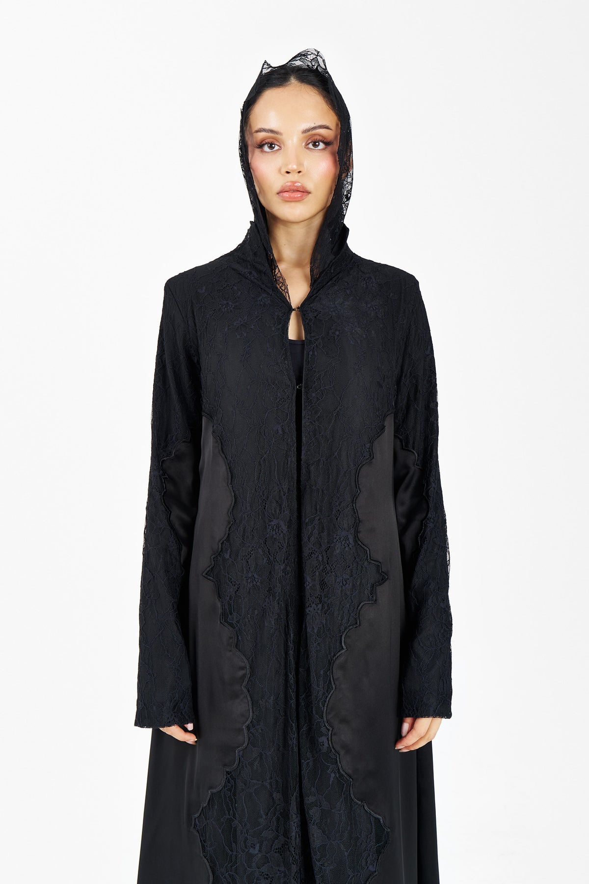 T008 black