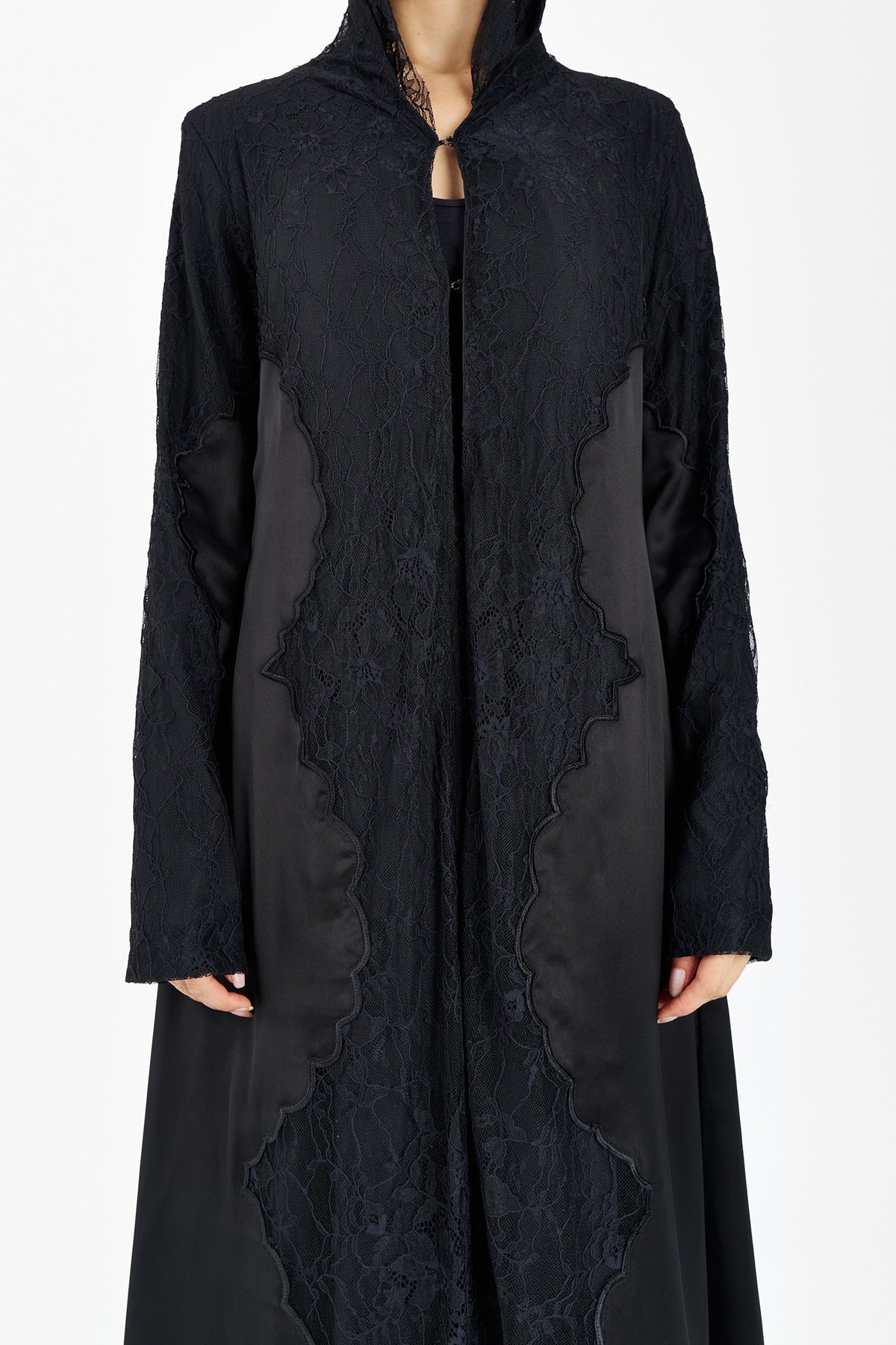 T008 black