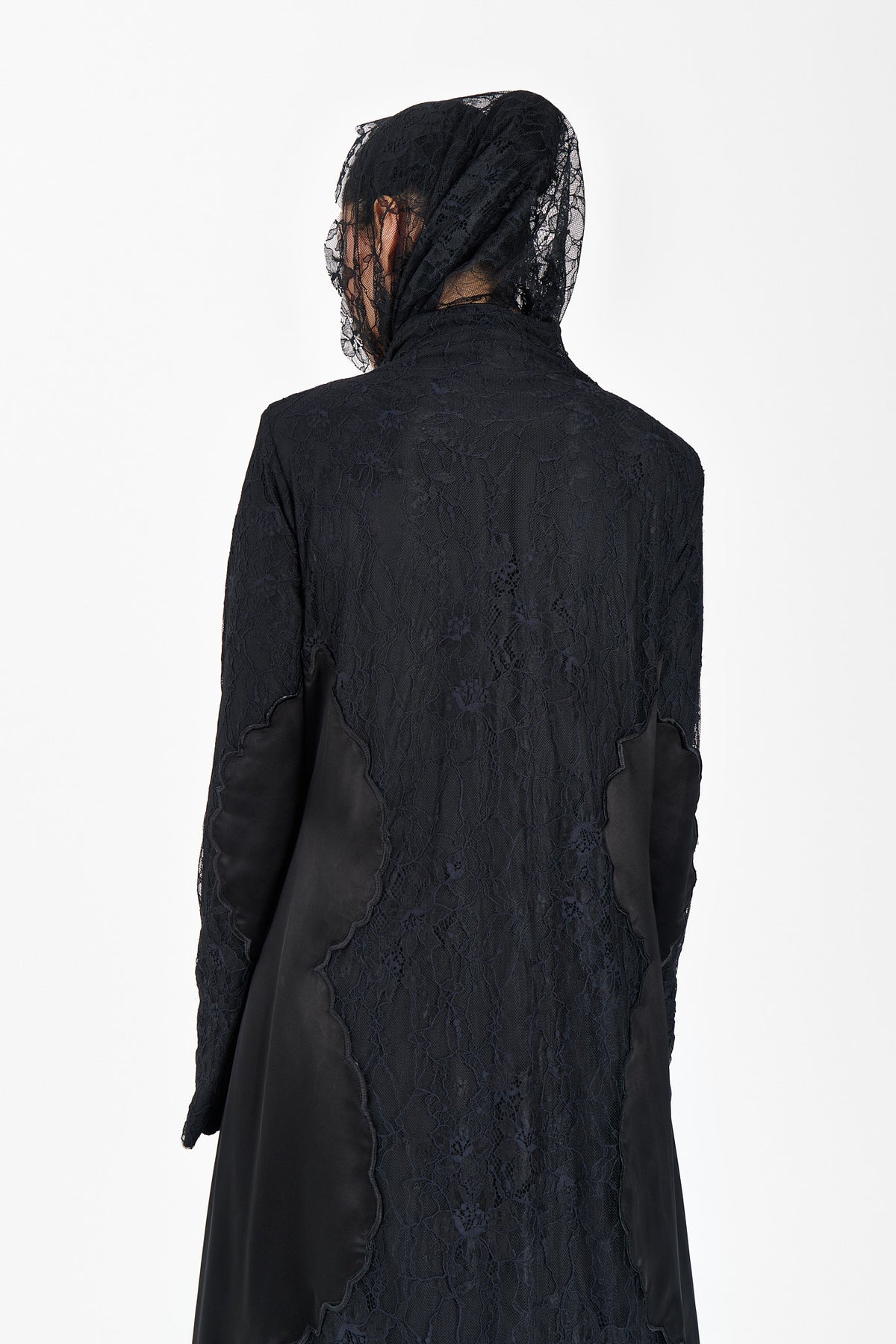T008 black