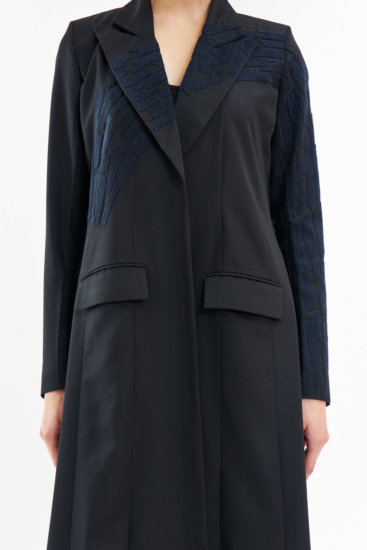 #015 Black