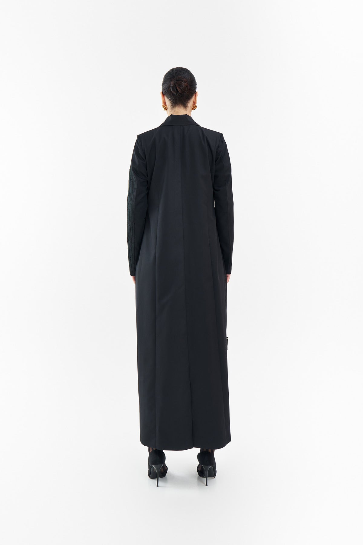#015 Black