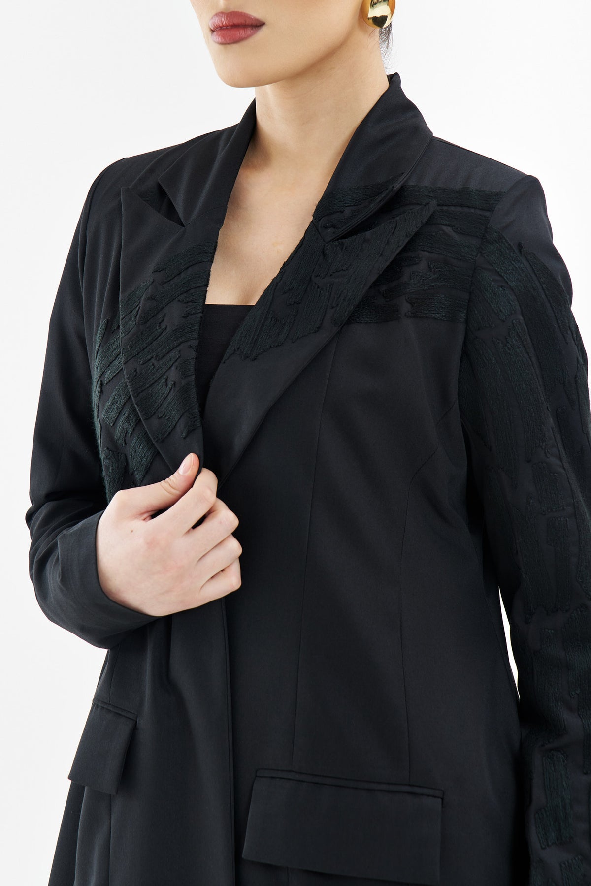#015 Black
