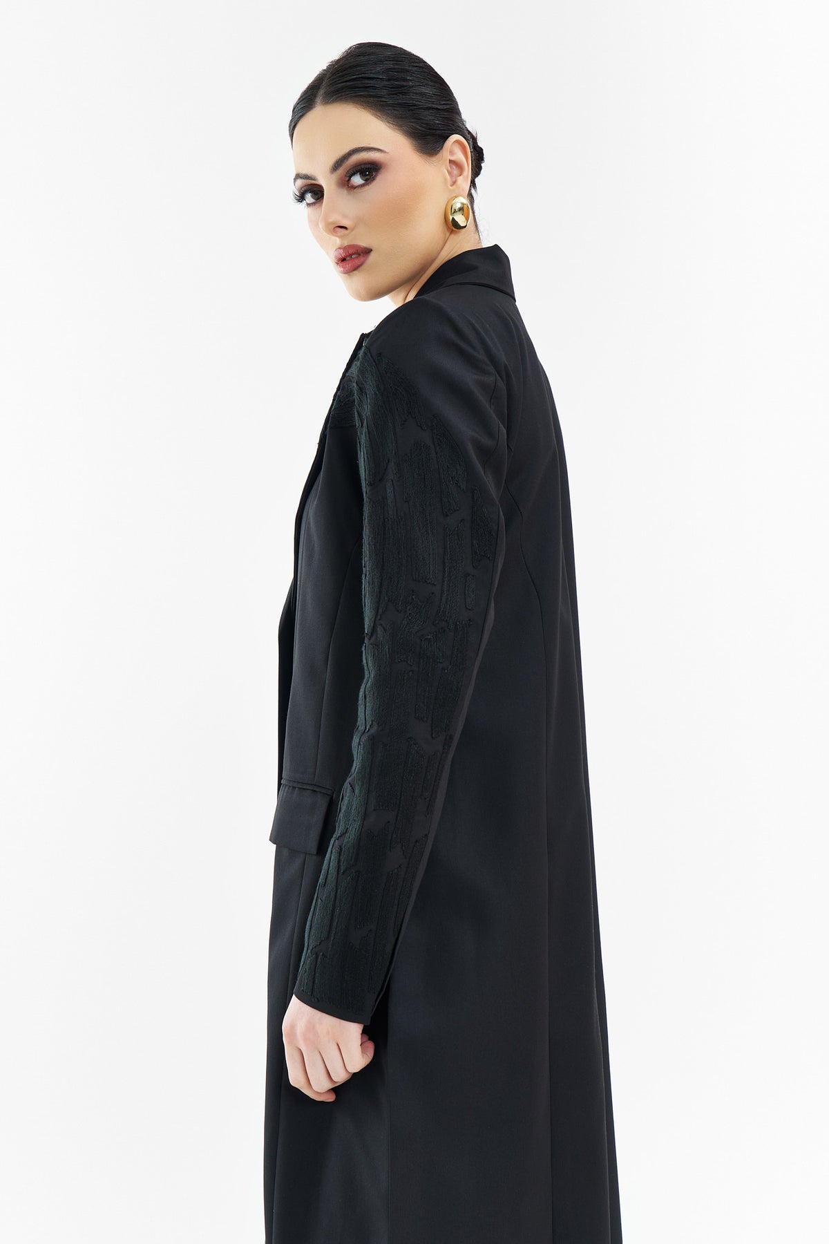 #015 Black