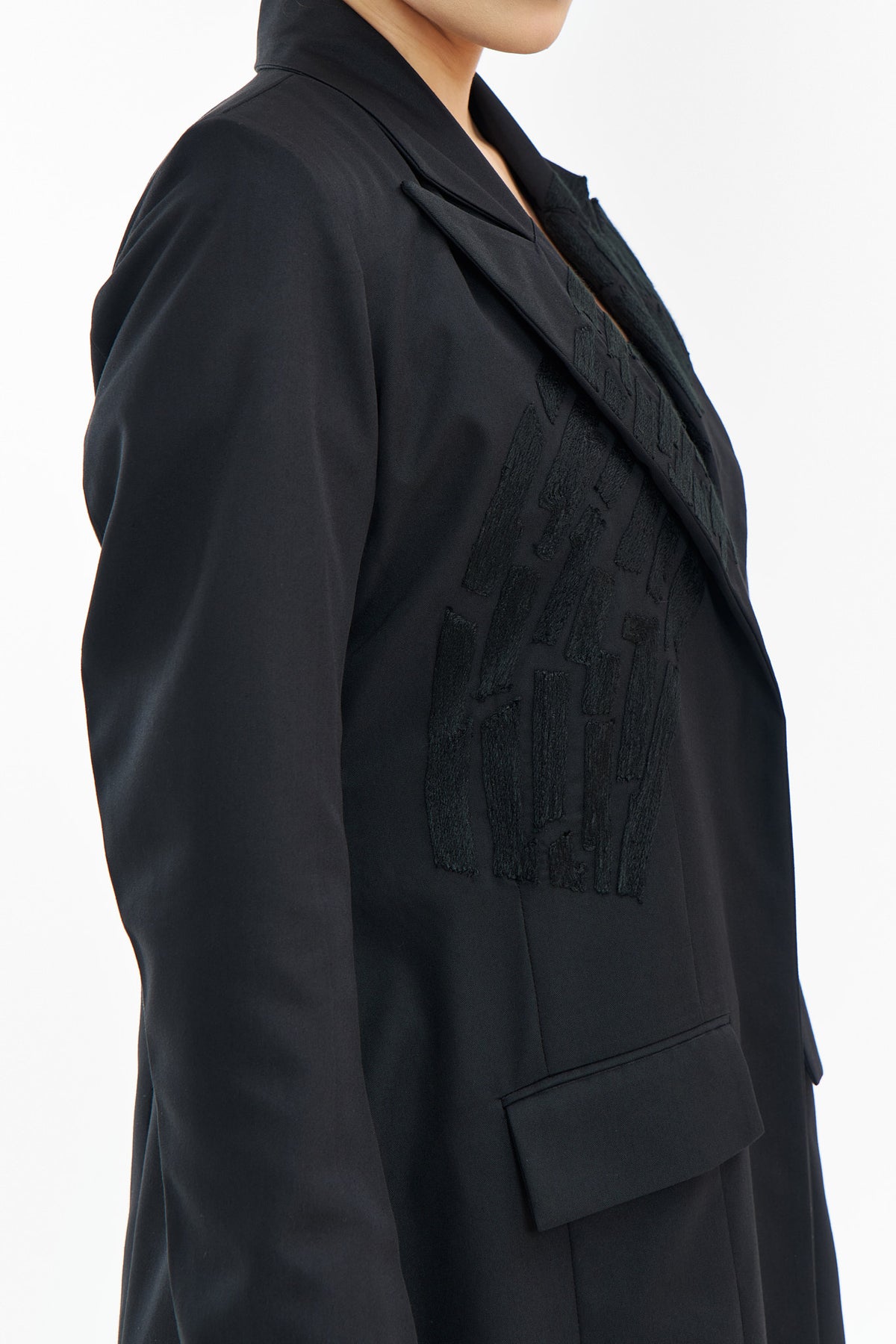 #015 Black