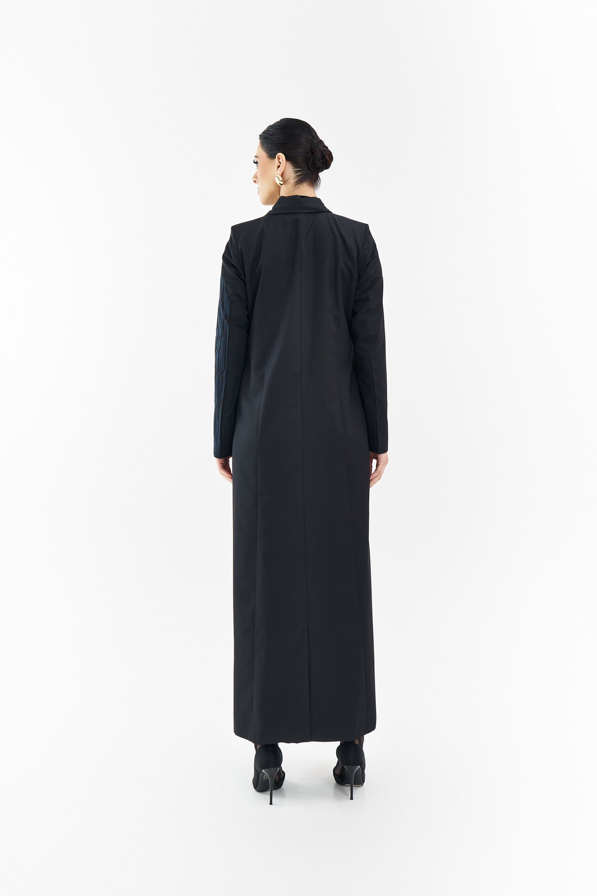#015 Black