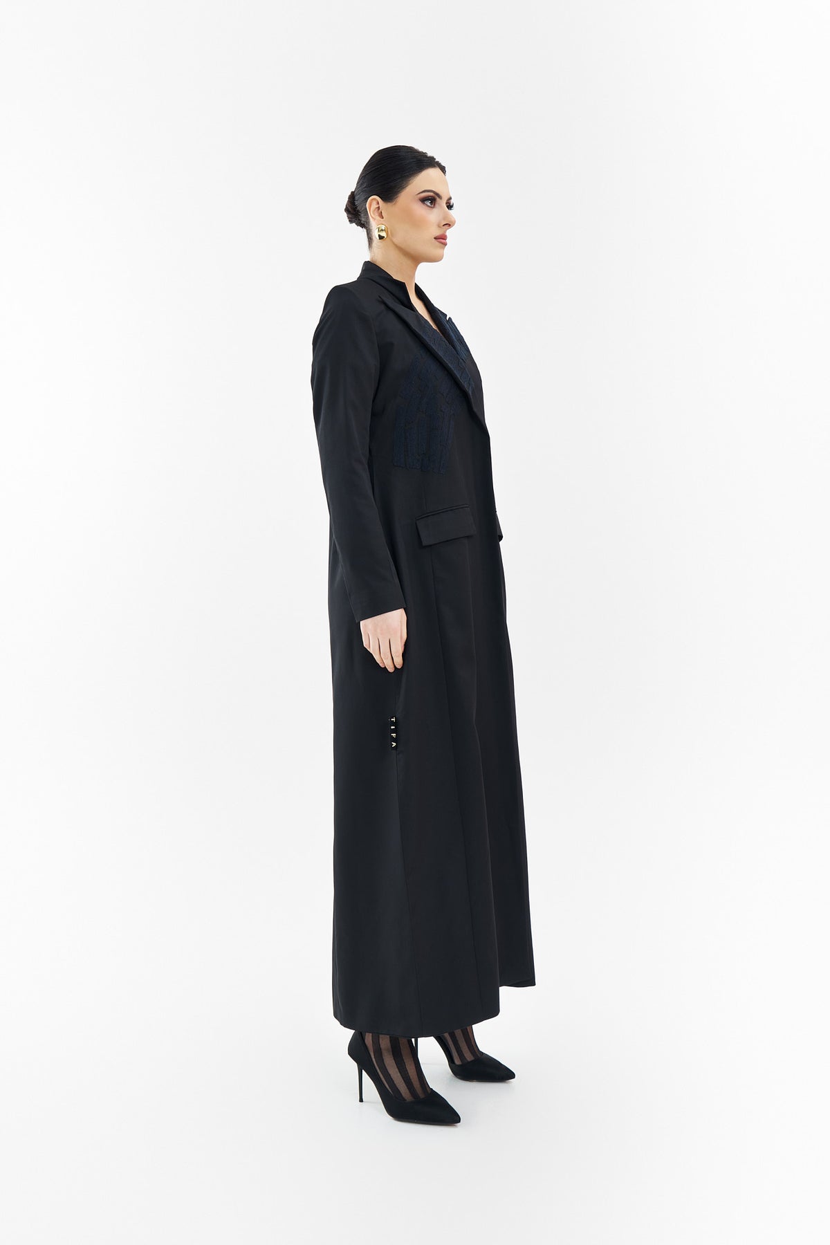 #015 Black