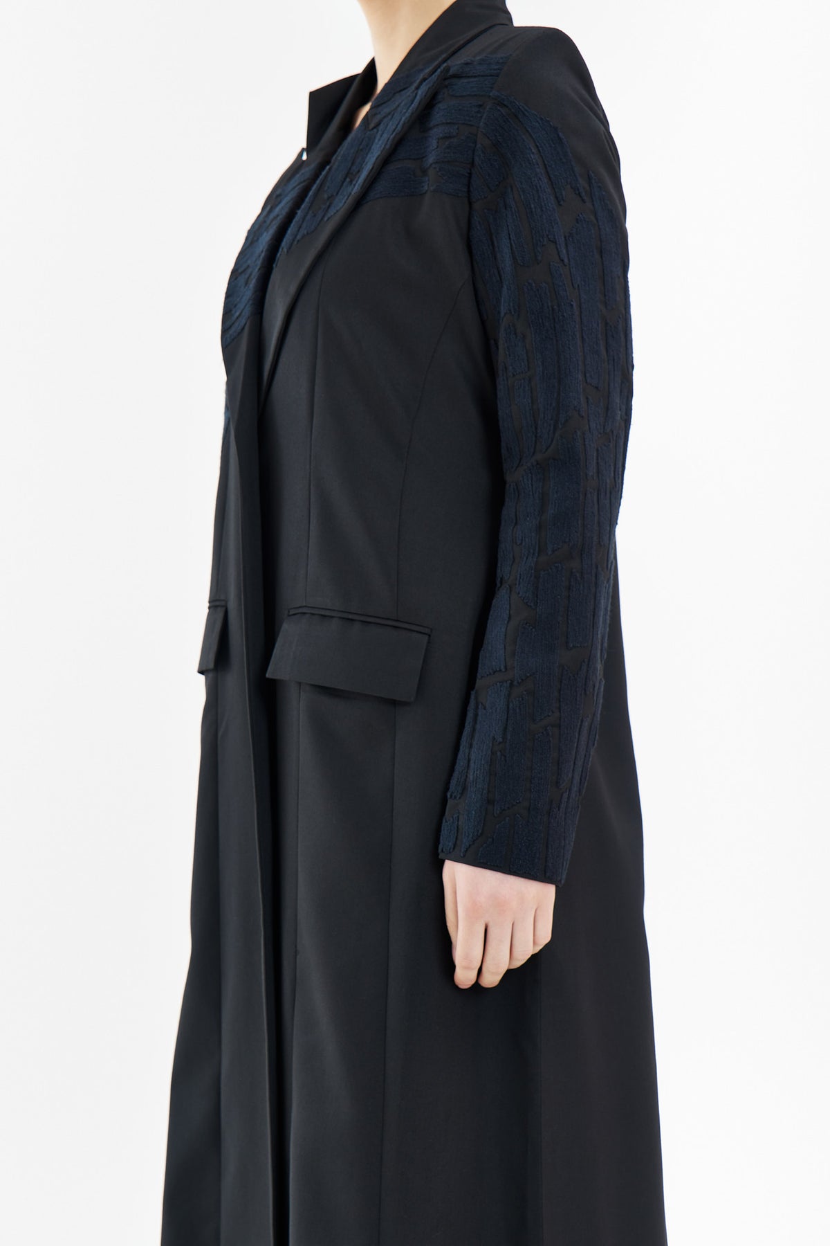#015 Black