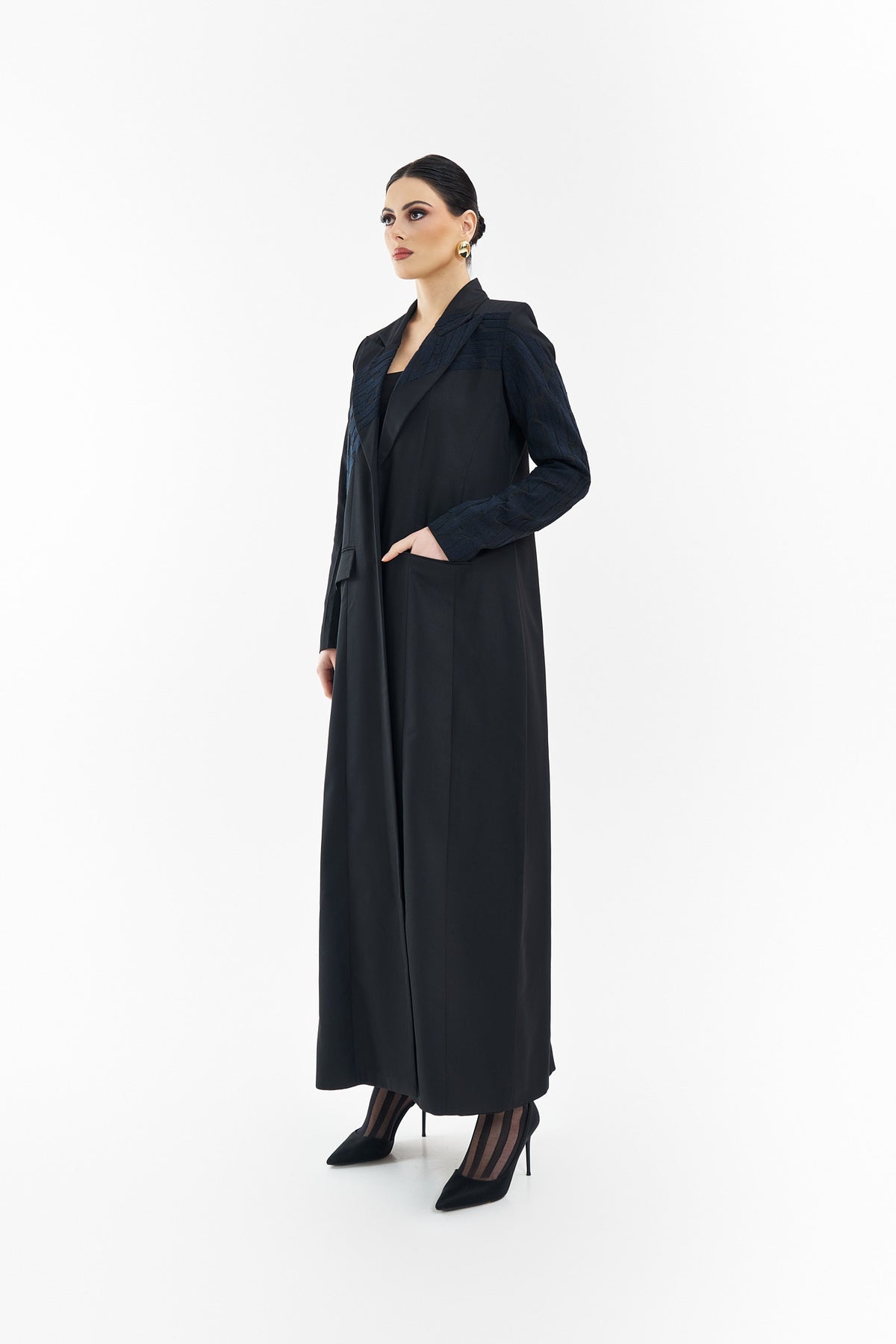 #015 Black