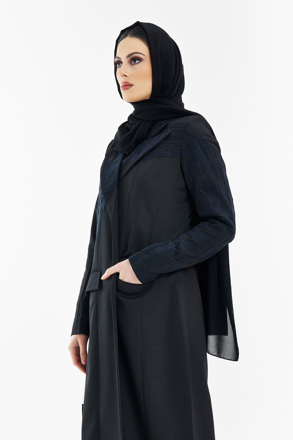 #015 Black